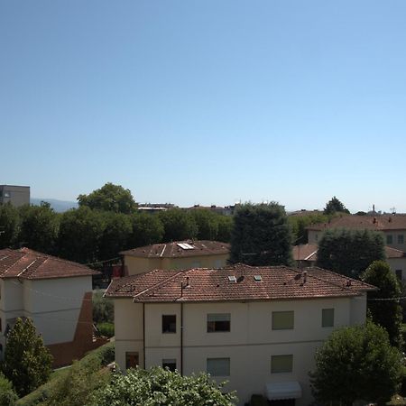Appartamento Via Grandi - Free Gated Parking - 5 Minutes From Center Lucca Exterior photo